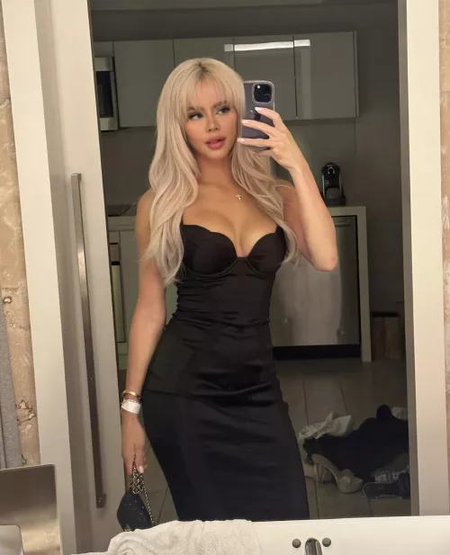 The Curvaceous Goddess known as Elsa 🥵🔥🔥🔥🔥