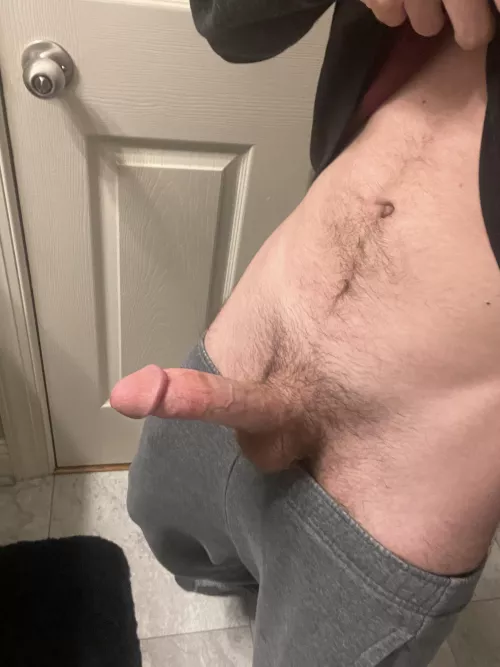 Turned 18 a few months ago and showing what I’m packing to the internet for the first time👀 Whatchu think?