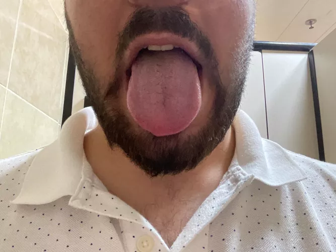 Who’s horny and bored wants to chat and trade pics