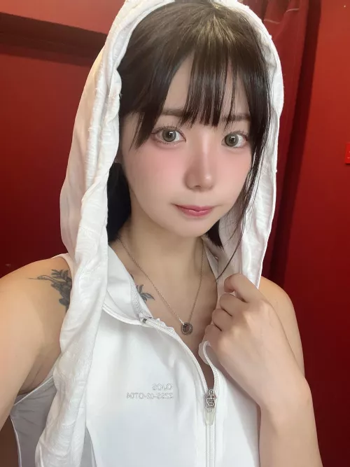 Be gentle and make me laugh :3 