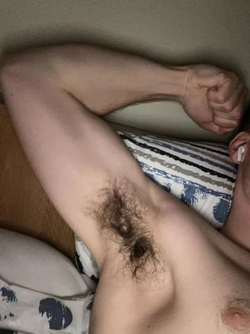 Come on bro I know you wanna sniff 👅