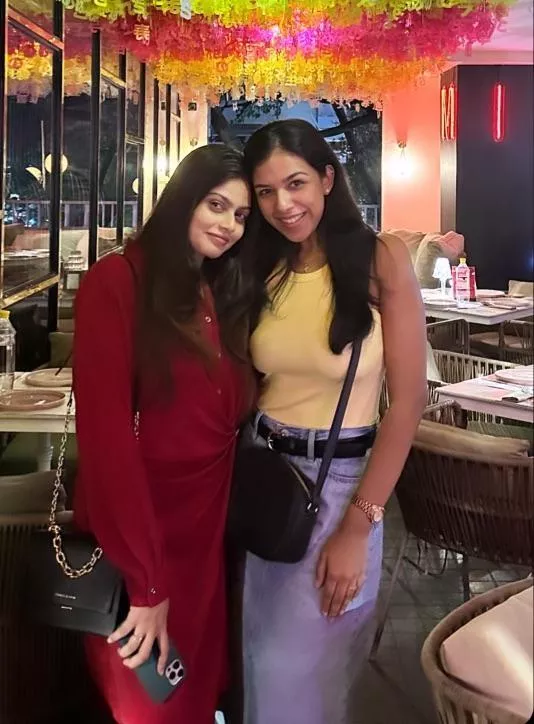 Does the one in yellow look good enough? What would you do ? 