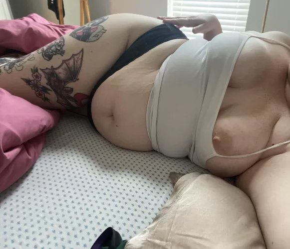 Good morning come cuddle mama in bed