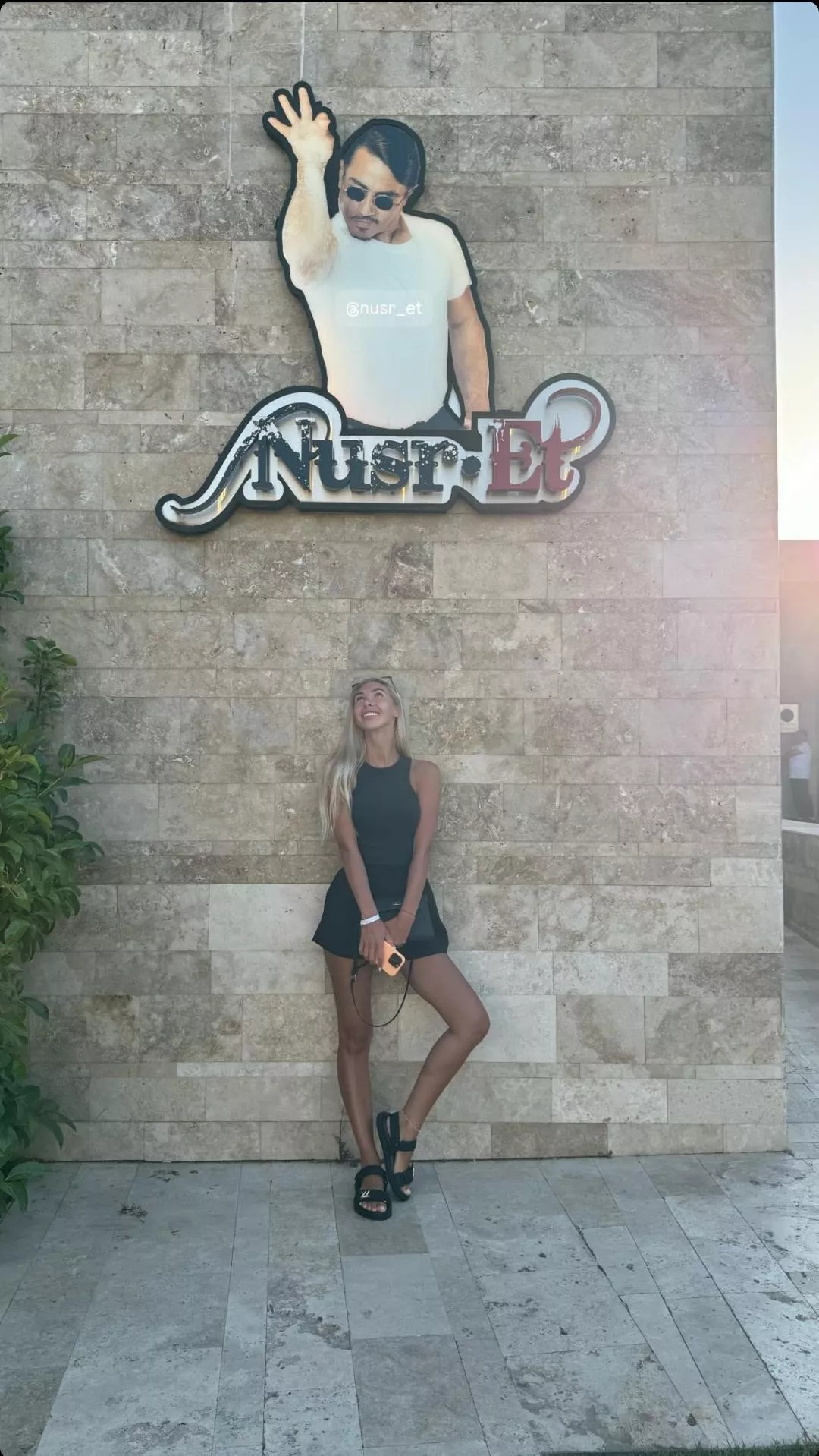 I kind of like the tan 🤷‍♀️ 