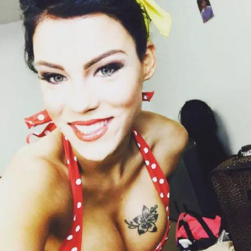 I loved it when she uploaded pictures from set