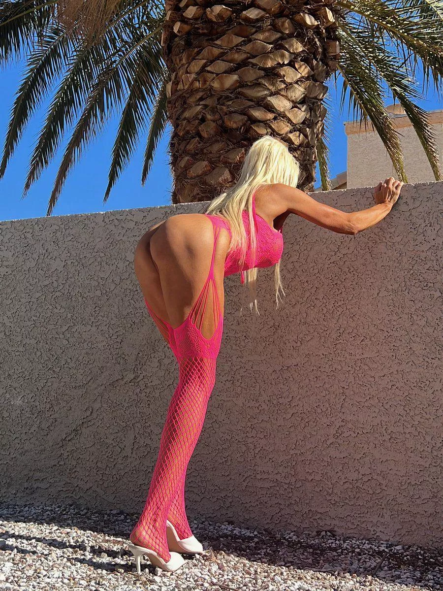 Just a MILF ready for the taking 💖 Any takers[image]