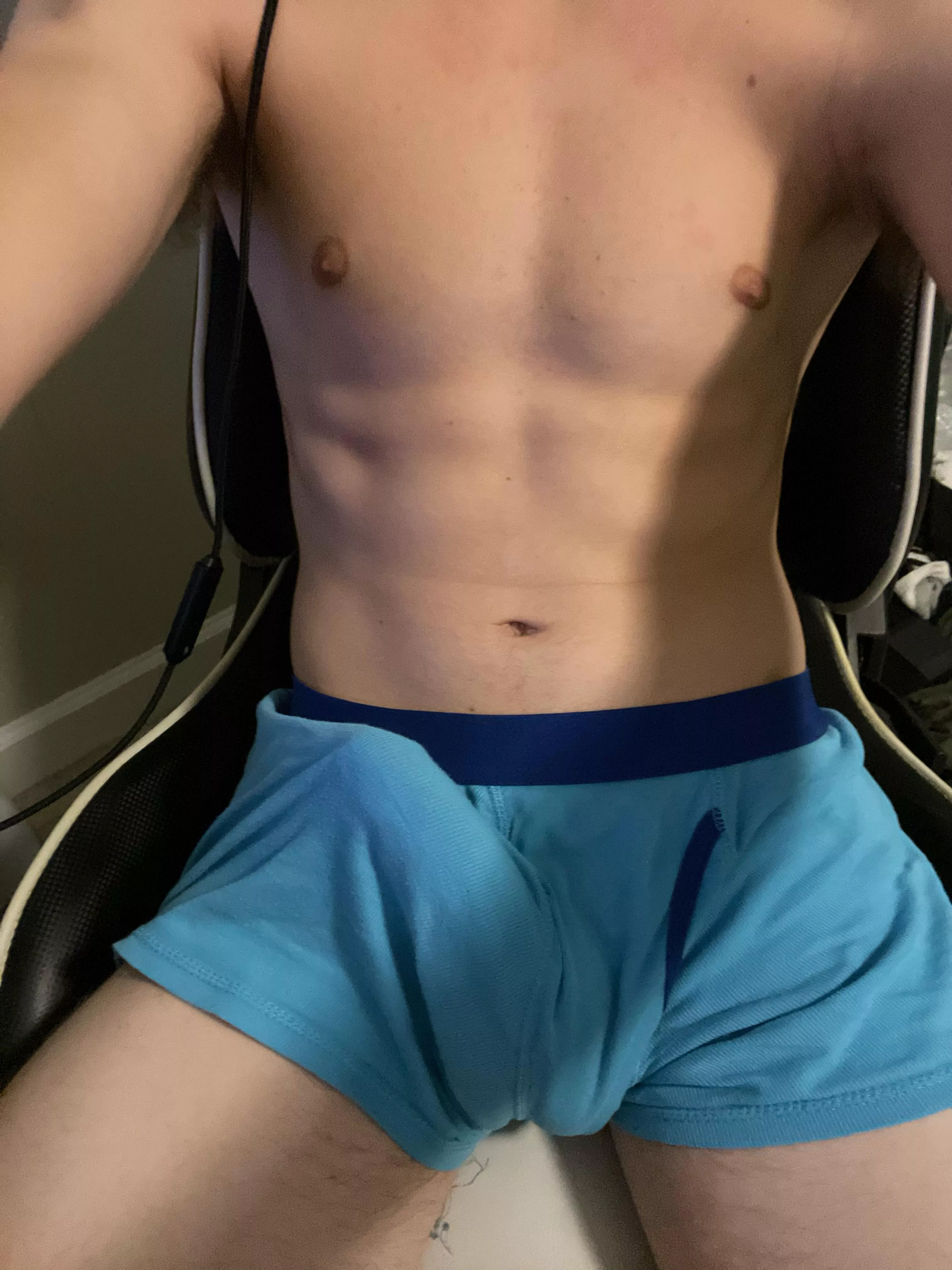 Need someone to uncover my bulge for me (20)