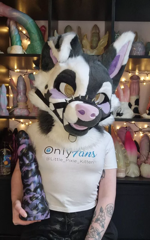 The colour on this XL Mystic from Bad Dragon is so pretty