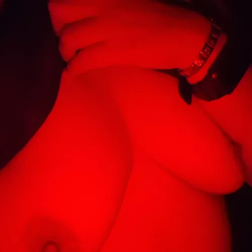 This cold weather is making my nipples (f)reaking hard!! 