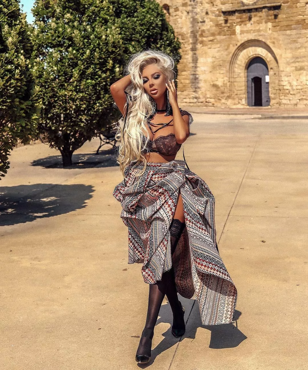 Top-shelf blonde trophy