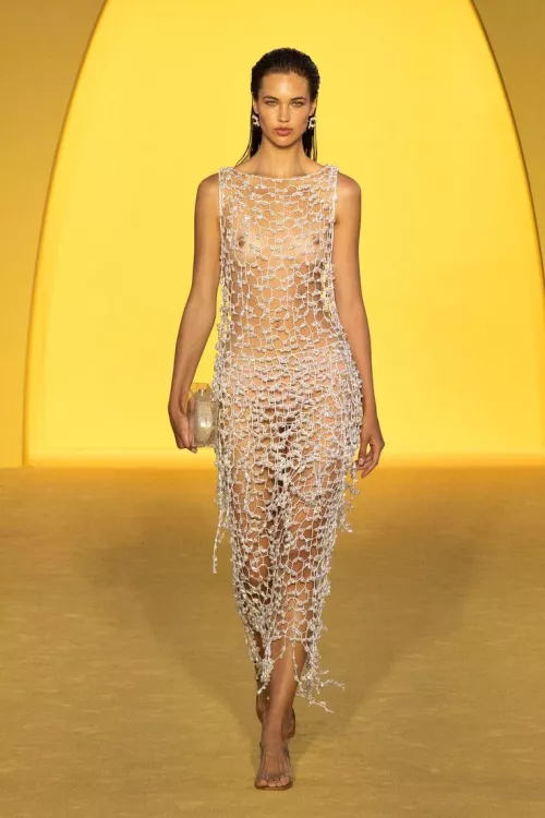 Unknown model - any idea who she is?