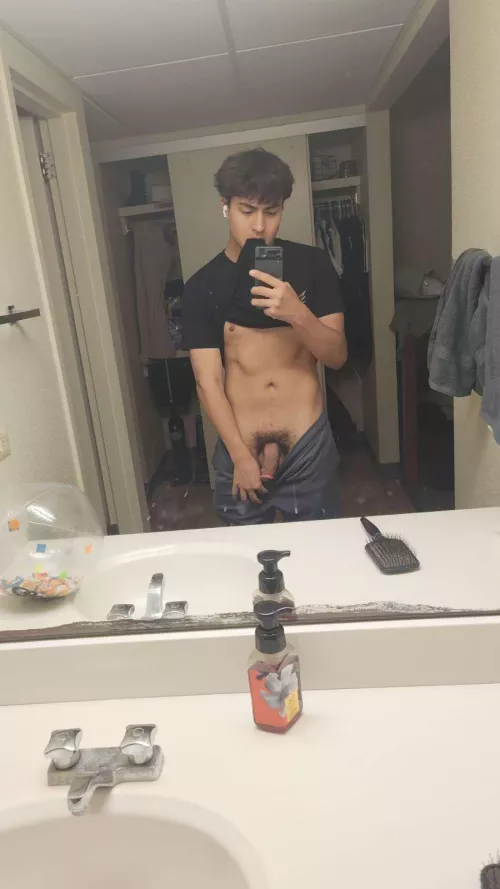 Who wants to fuck in the dorm before my roommate comes back?