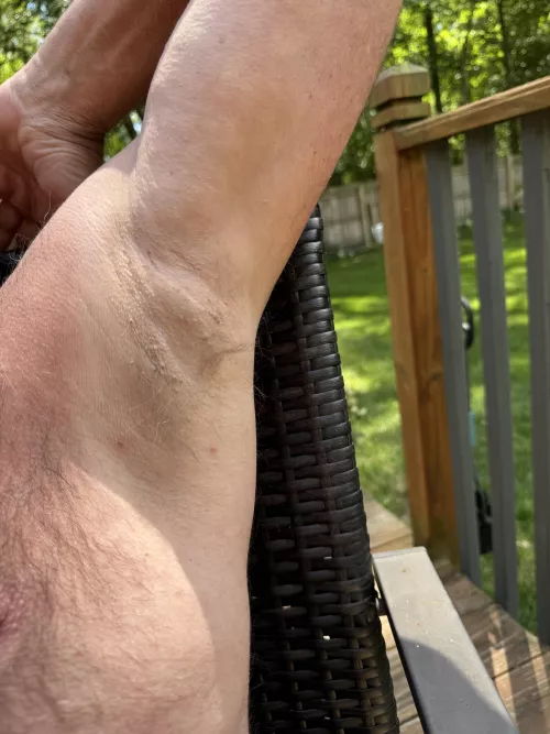 Wish my arm pits were hairier 😈