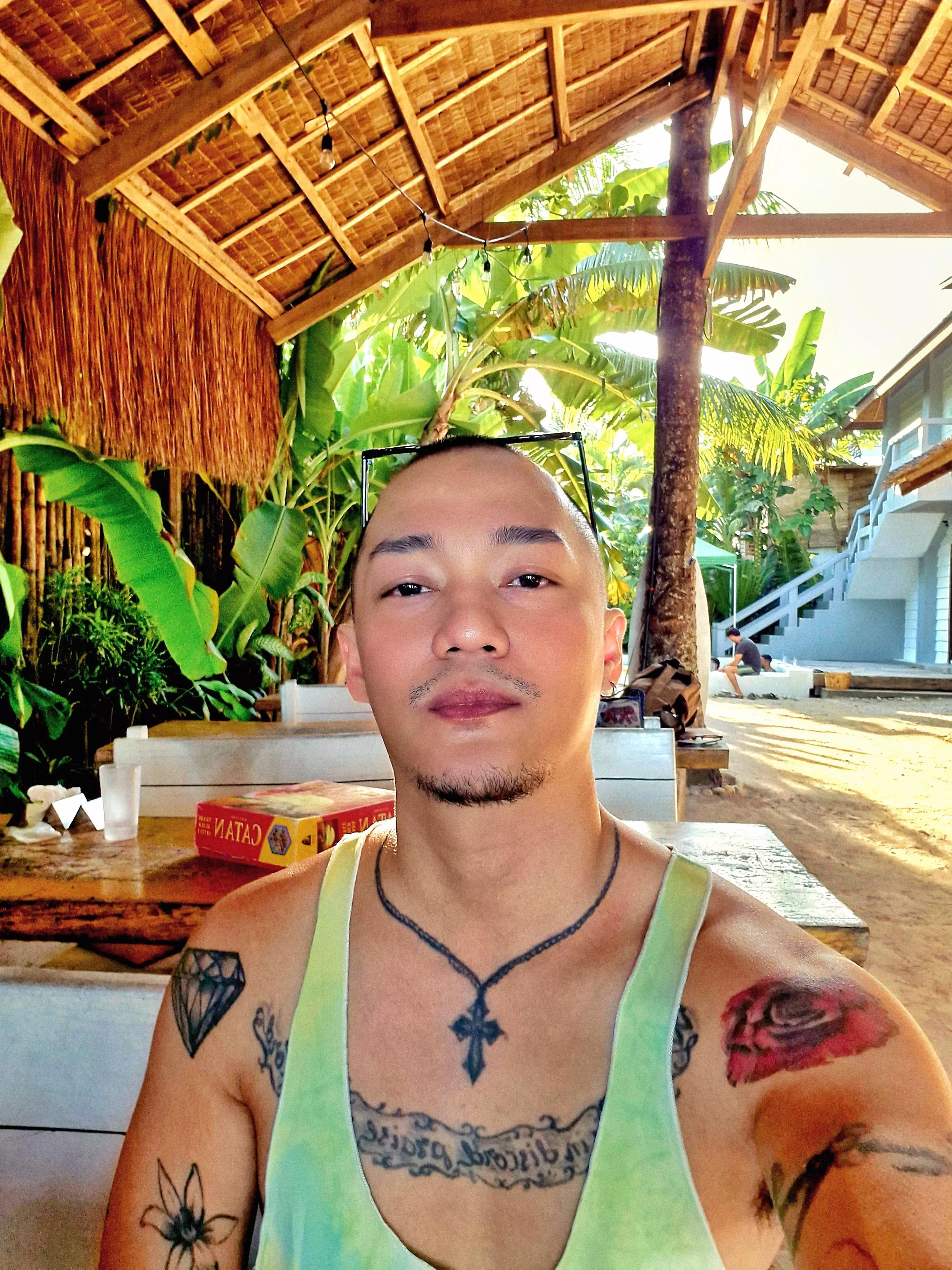 (35) Anybody wanna date a clingy Filipino guy who can cook but won't clean? 🥲