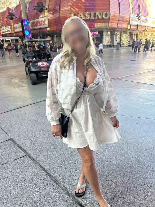 47F Hotwife couple looking for cute, fit, preferably hung men to meet in Vegas in July, please read details in post