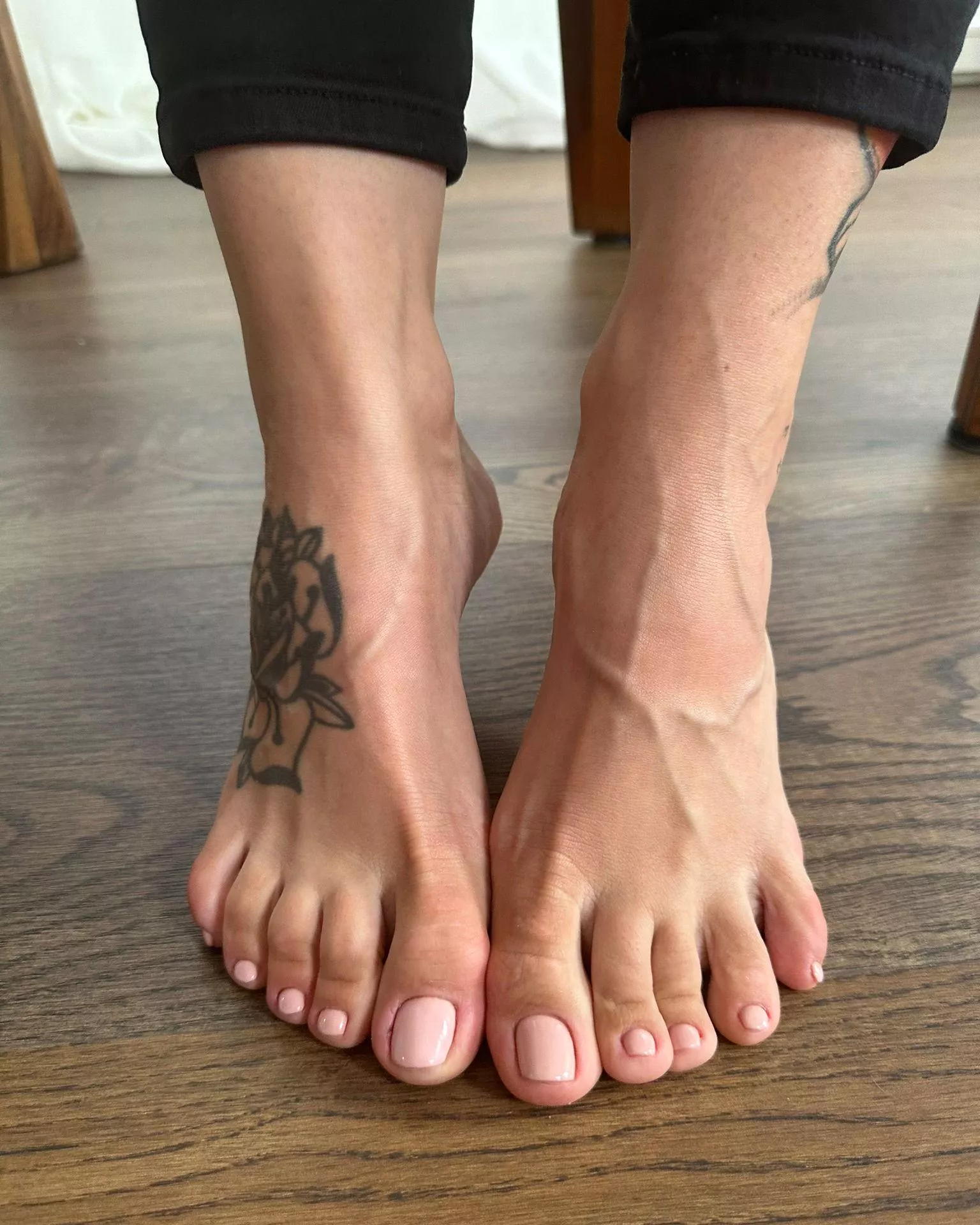 A toe-tally amazing color, I must say!