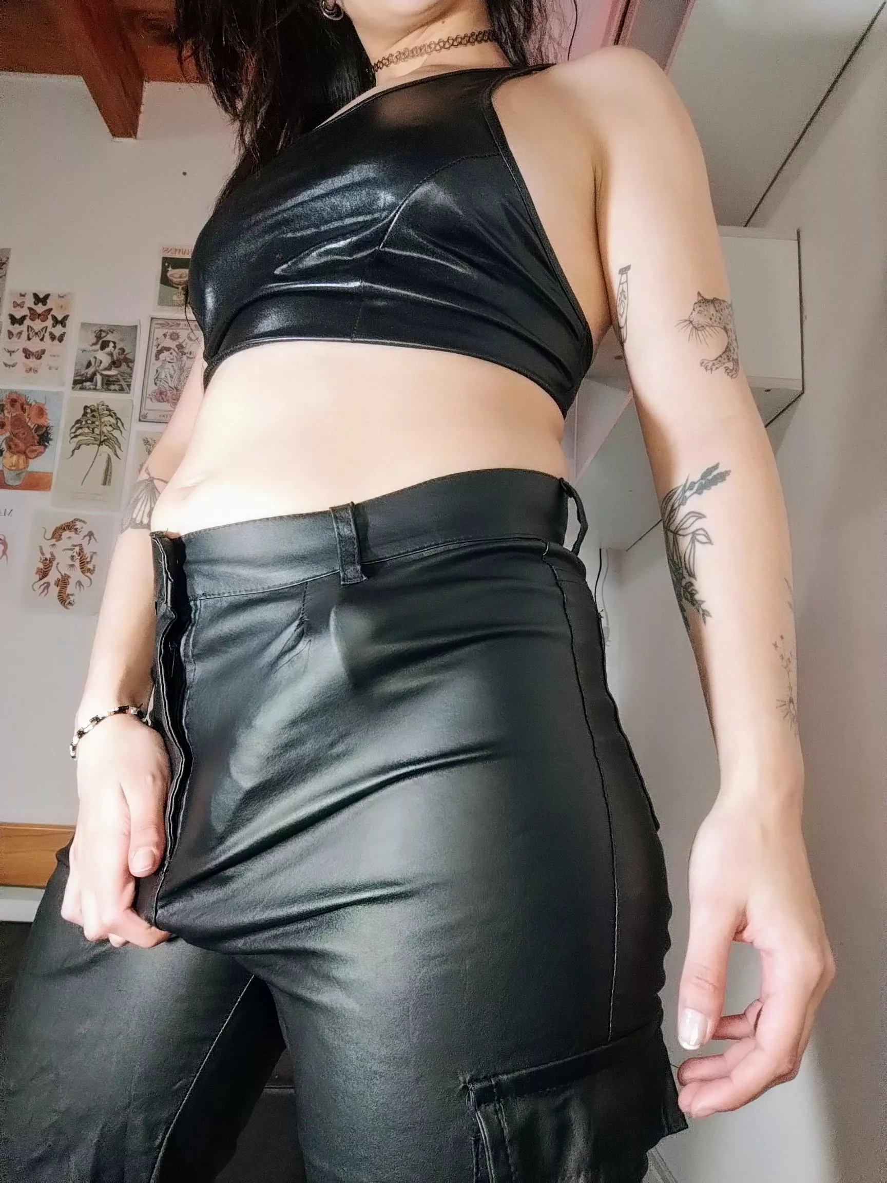 Beta, use your mouth to unzip my pants.