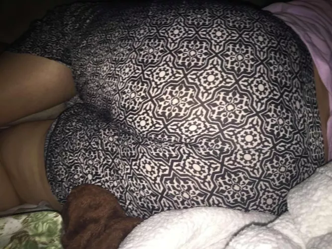Can someone tribute or caption my ass in leggings