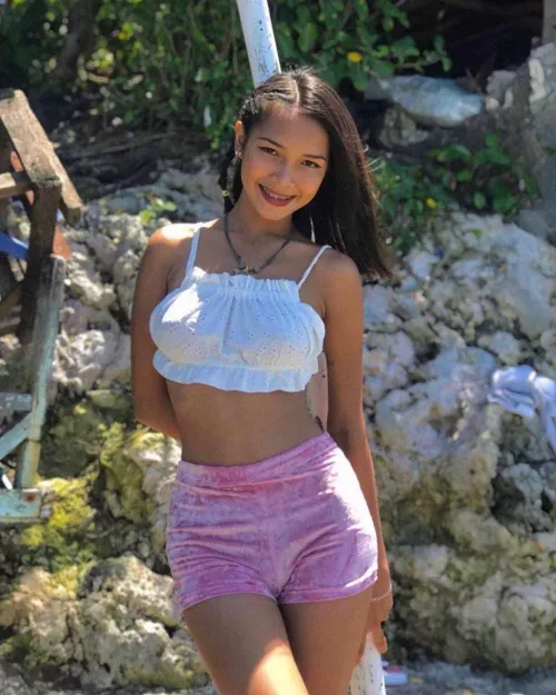 Can u fuck me deep and hard,??no condom and suck me?💦💦