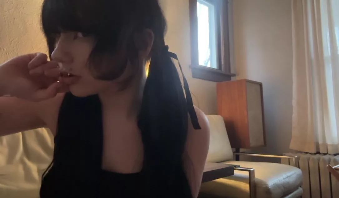 do u like tiny emo girls ;P