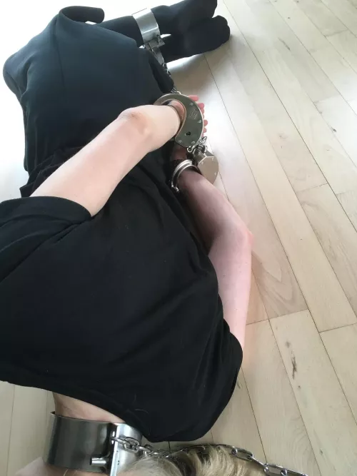 Hogtied in steel - one of my favorite positions, at least until the 30-minute-mark...