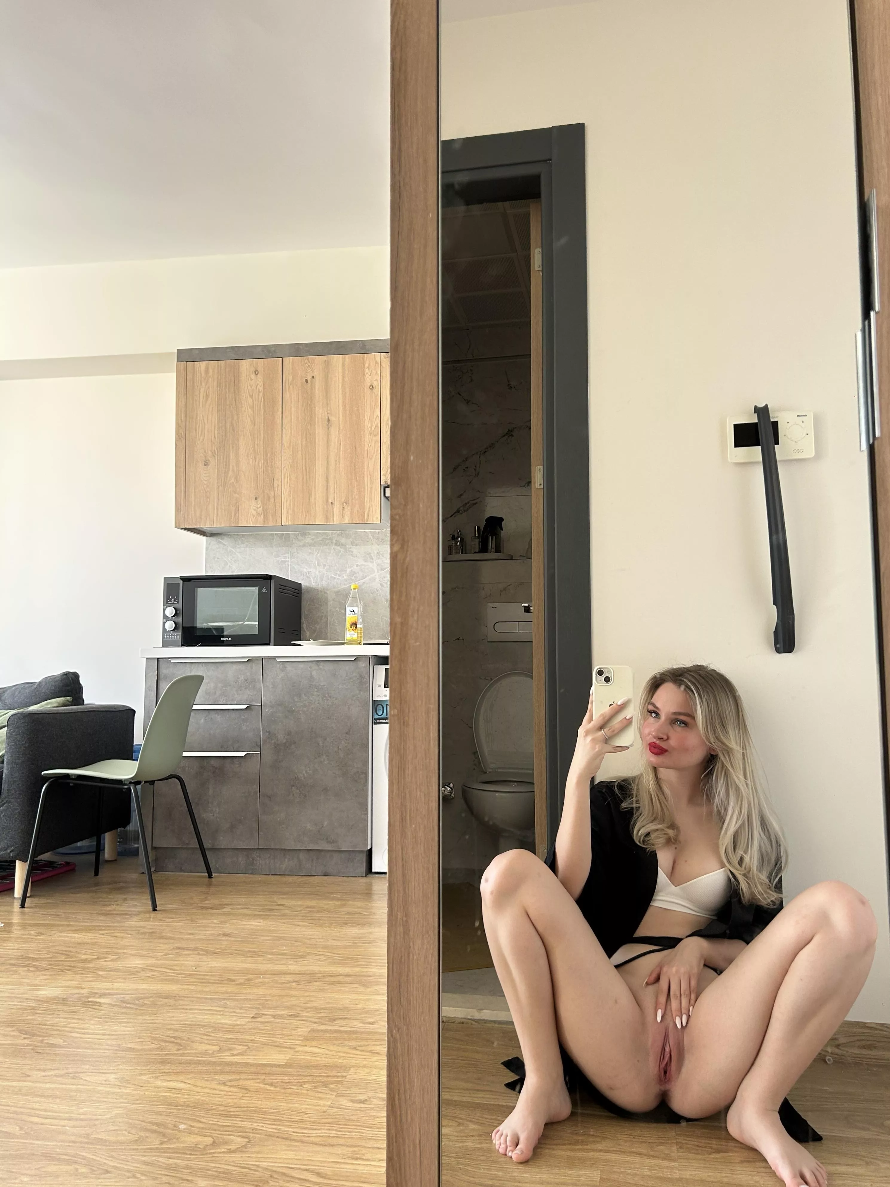 I’m taking mirror selfies like constantly