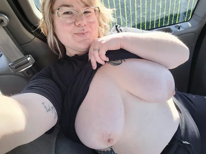 Love flashing the tits when it's sunny out ☀️😊