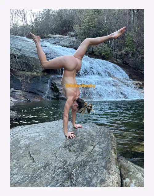 Love me soke handstand