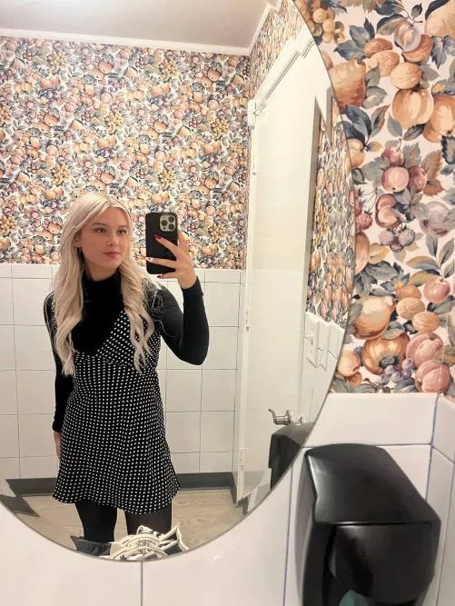 The prettiest slutty blonde