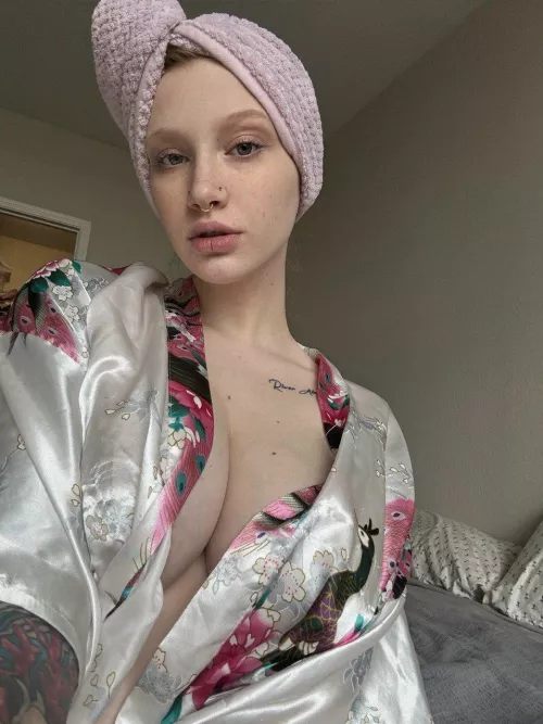 This pretty milf could use a cum facial