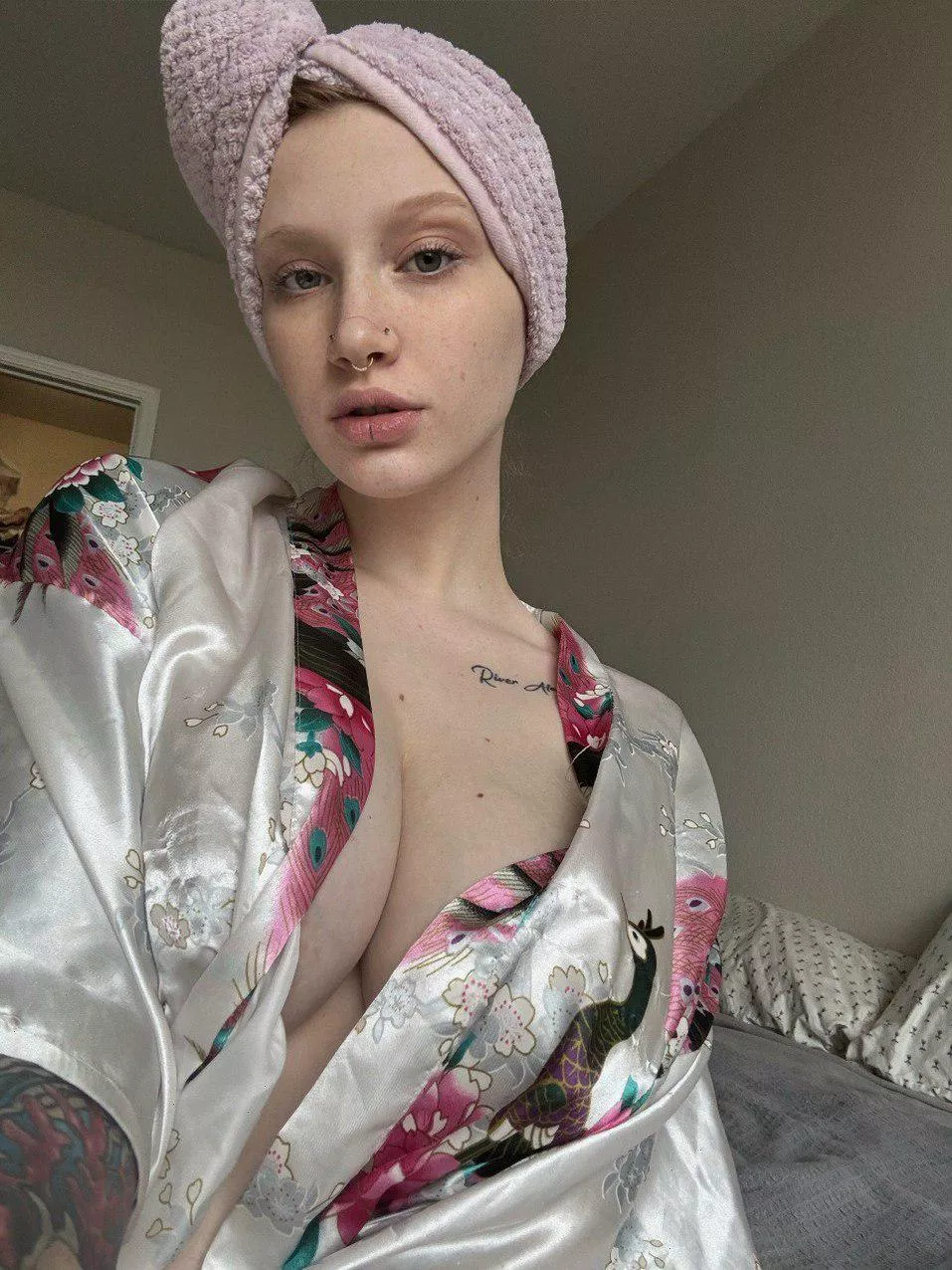 This pretty milf could use a cum facial