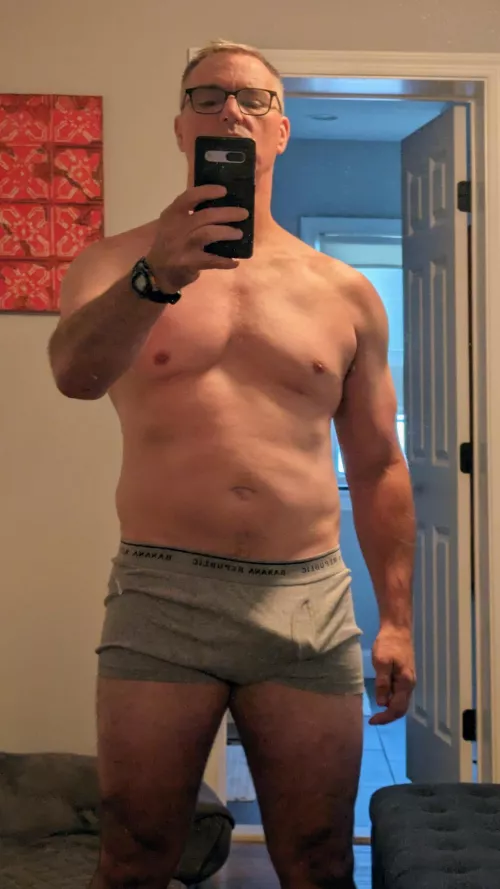 Trying to get in shape for the MILFs at the pool [52]