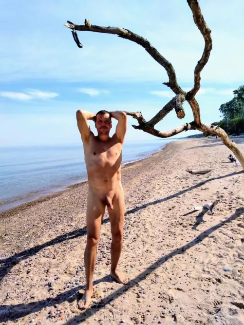 Yes it's beach and I nude. 