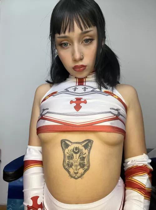 Am I wearing my crop-top too high? Don't answer that because it's not high enough.