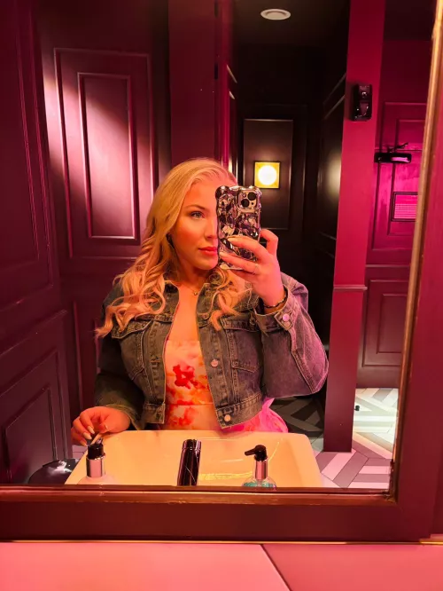 blonde and pink is such a good combo 😋💗