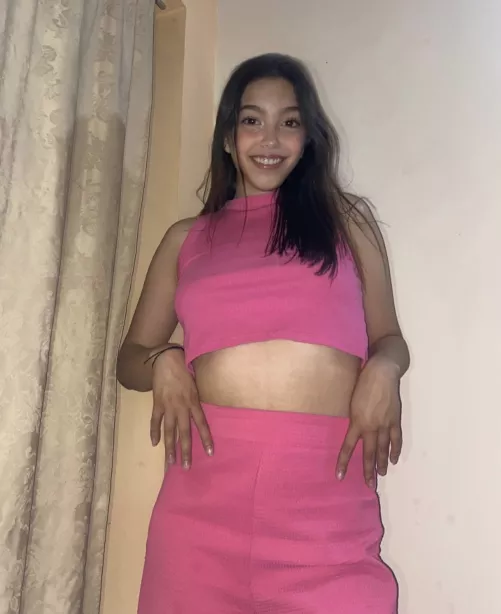 do I look good in a pink crop top?