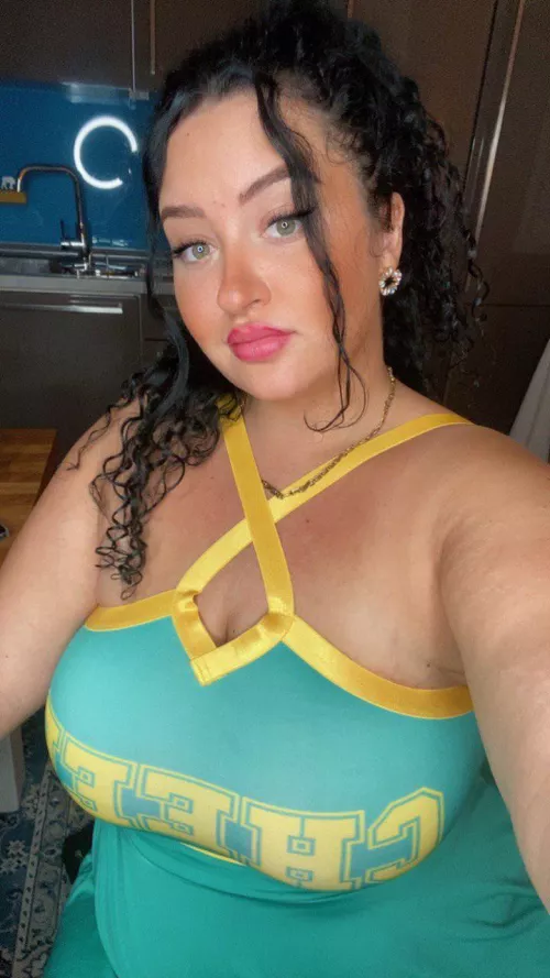 hope you like my cheerleading outfit 😅