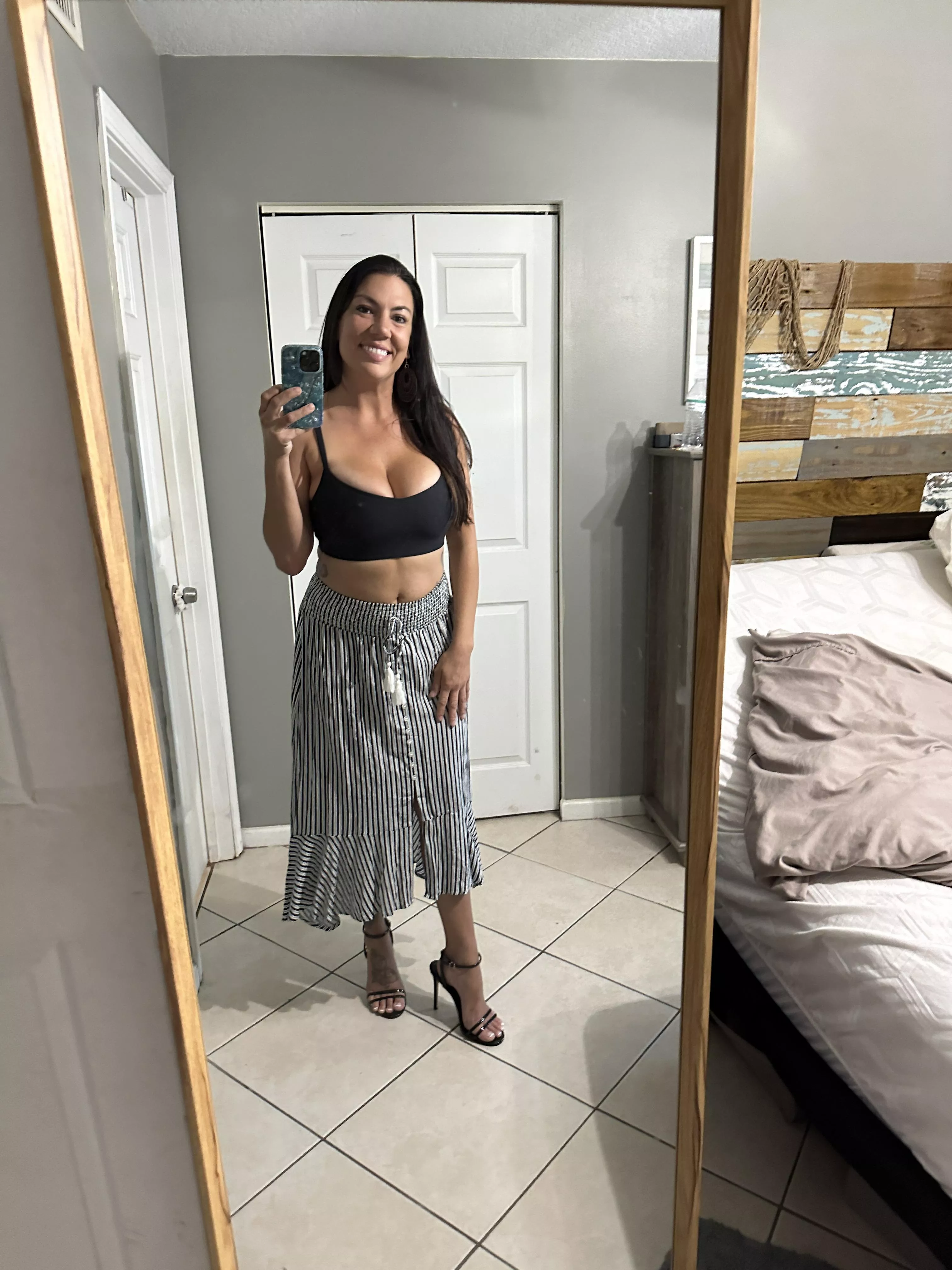 I love warm weather cause I can wear outfits like this. [f]