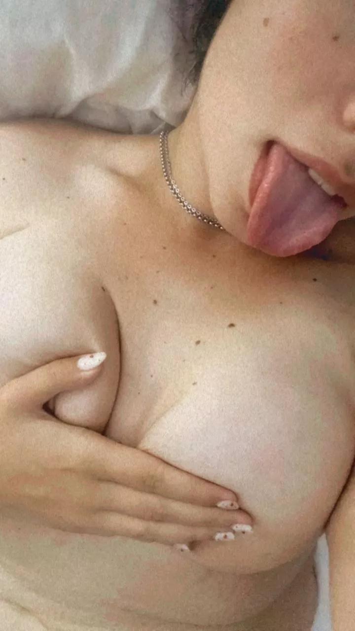 I wish they were your hands...🙈