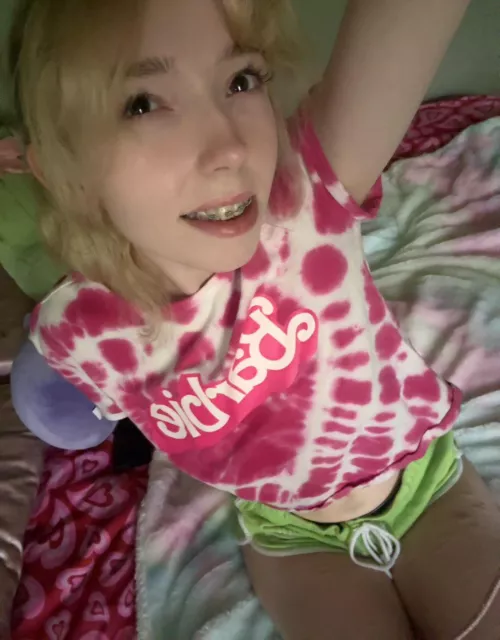 if you saw me in person would you ever be able to tell im a bratty nympho? 😗