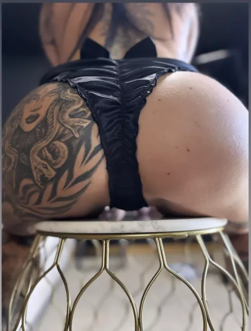 Imagine these panty lines with a bow on top stick out 