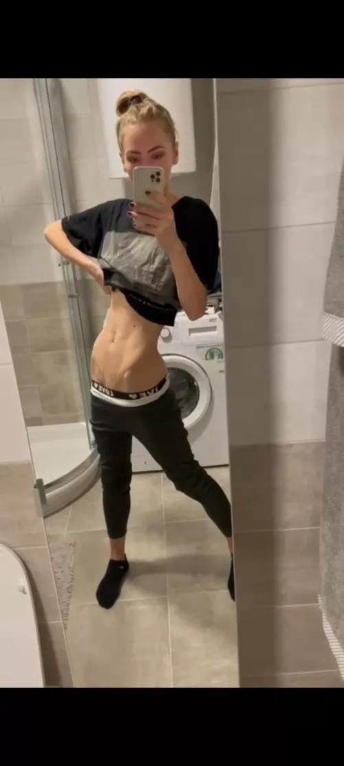 Quick mirror selfie [oc]