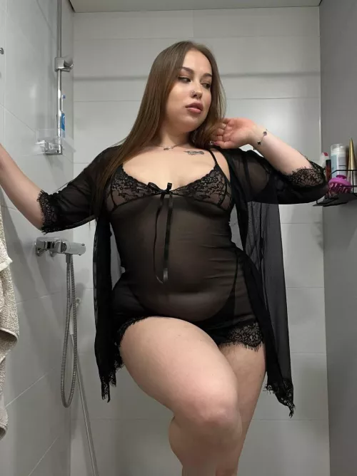 Staying in front of you to show my beauty