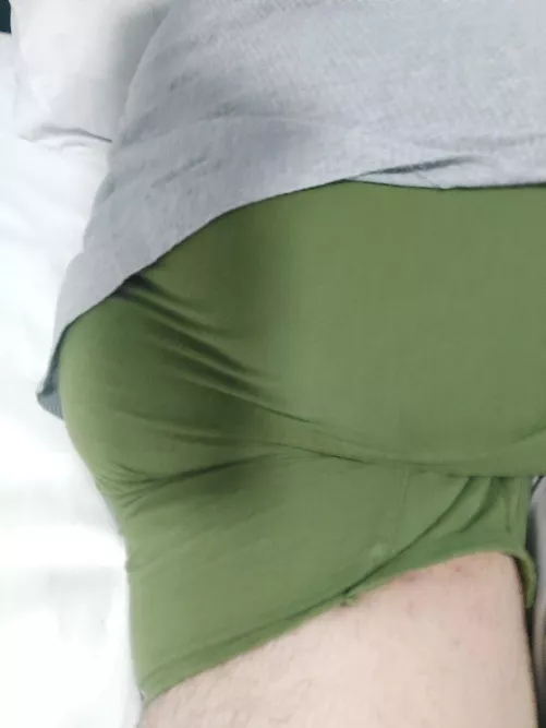 This thick ass M(26) is having switch tendencies