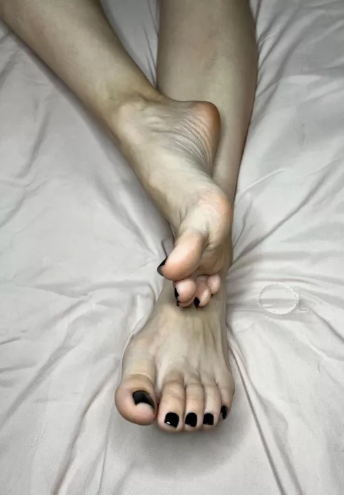 Would you like these feet in your face?? 🥰