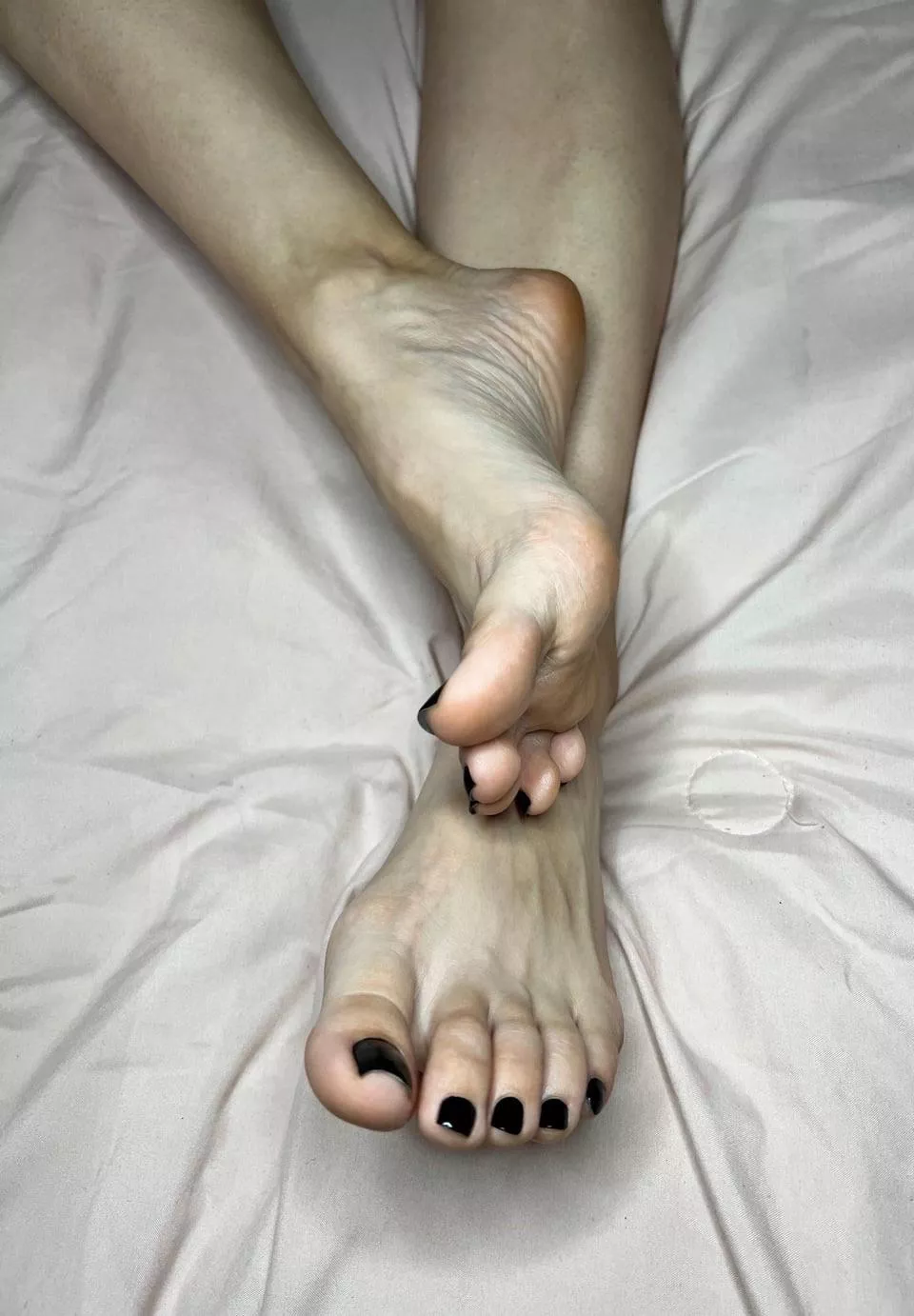 Would you like these feet in your face?? 🥰