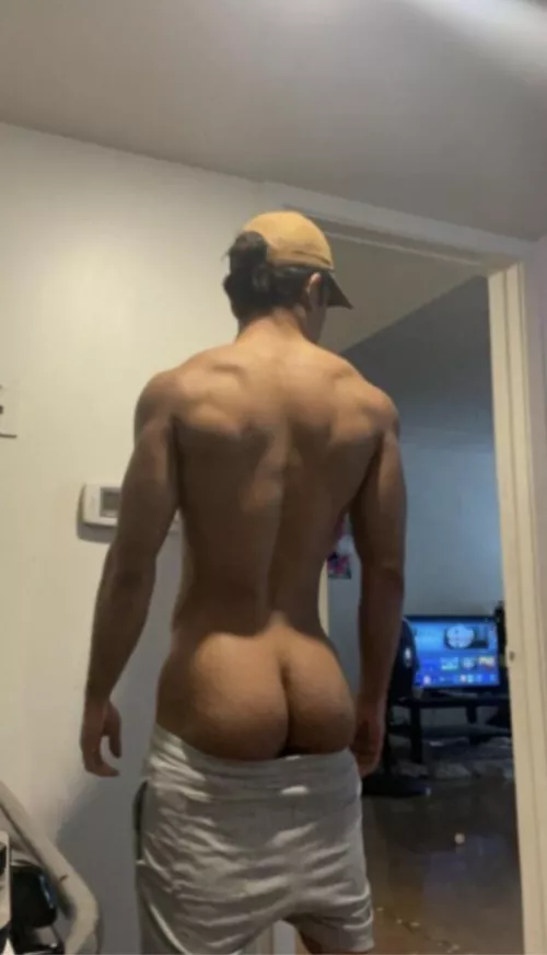 22 boy bttm looking for fit daddy / older / dom / muscley into rough verbal feet edging cnc sc: jayhadan24