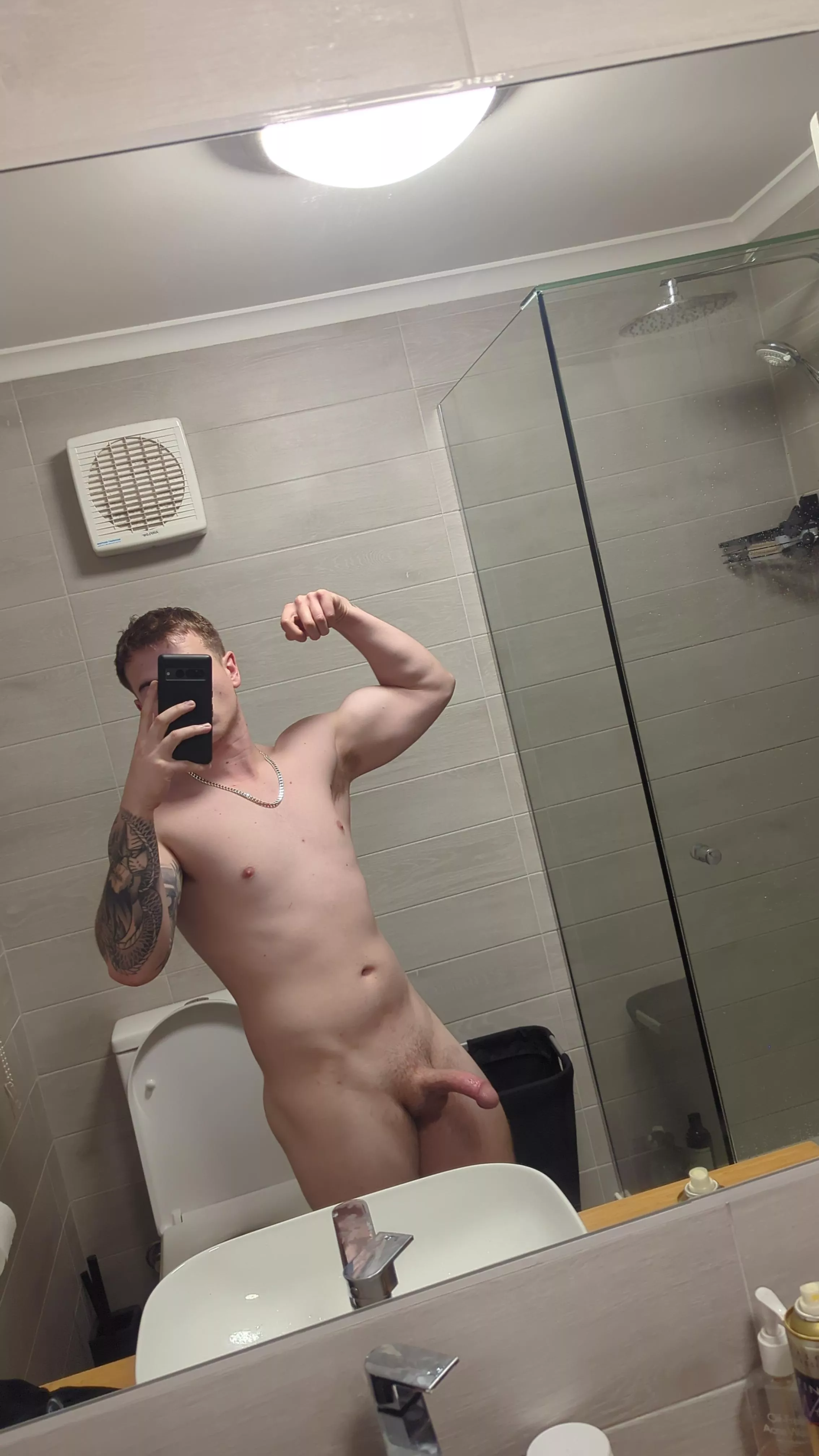 22 m straight horny as fuck DM me 🤪