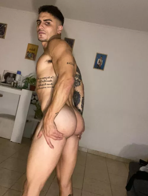 [24] time to break the internet with this one