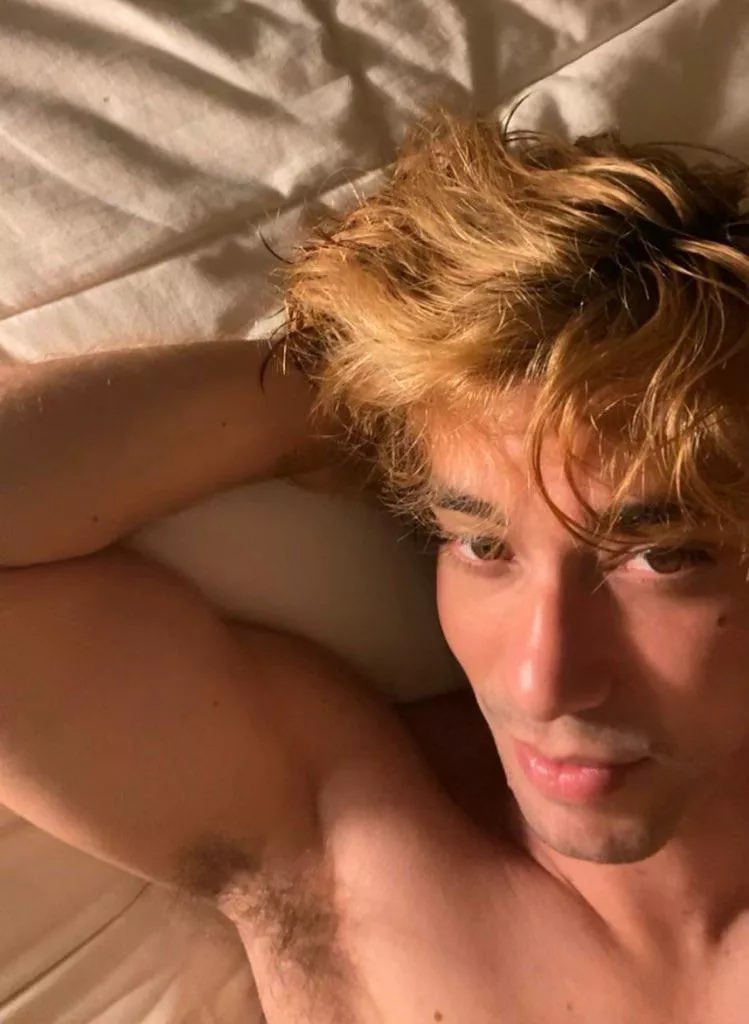 Armpits for you to sniff and lick